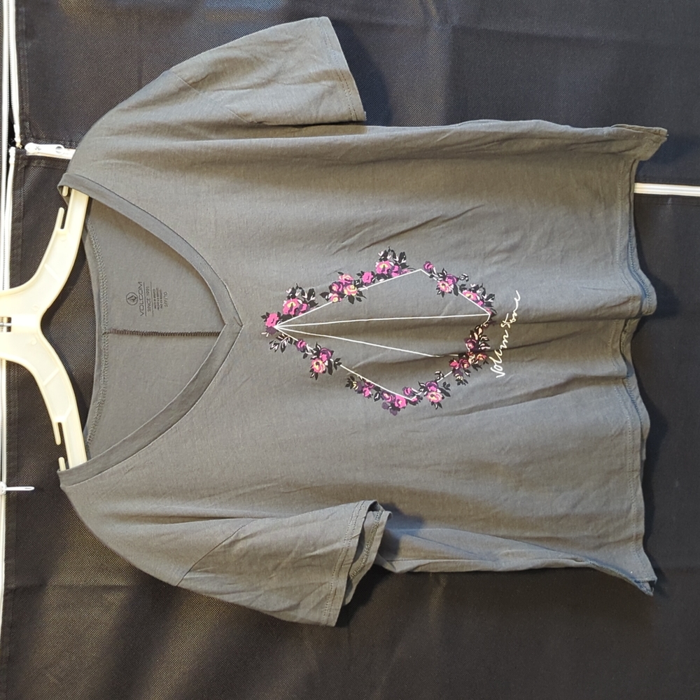 Volcom V-neck Tee Women's Small NWOT